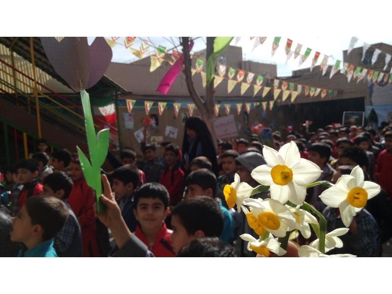 گزیده ای از مراسم دهه فجر مدرسه ما