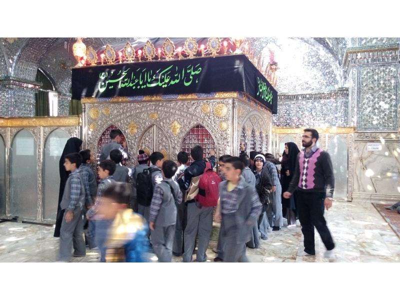 بازدید دانش آموزان پایه سوم از امامزاده شاه میر حمزه