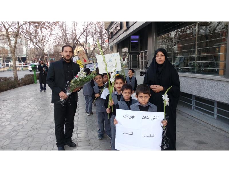 حضور دانش آموزان پایه اول در آتش نشانی و ابراز همدردی با این عزیزان