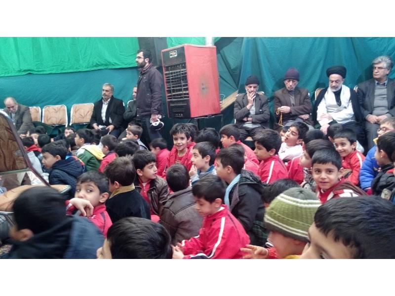 حضور پر شور کلیه دانش آموزان در مزاسم عزاداری خانه همسایه