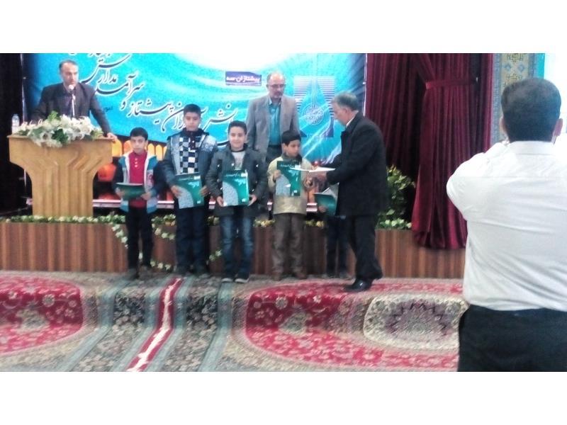 حضور دانش آموزان نخبه قرآنی و ورزشی در جشن نخبگان بنیاد 