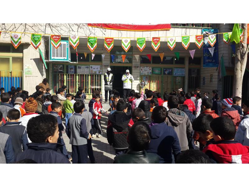 آموزش های پلیس راهور در مدرسه